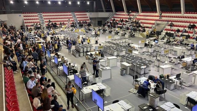 Rinis rinumërimi i votave së diasporës tek Parku Olimpik, pritet një proces i gjatë